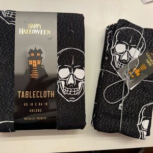 Glitter skull tablecloth and napkins set